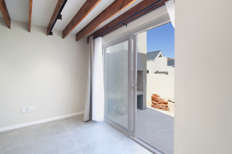 To Let 2 Bedroom Property for Rent in Capri Western Cape